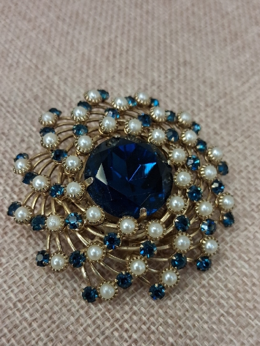Vintage Style Blue Crystal Pearl Cluster Brooch Gold Tone Pin OS